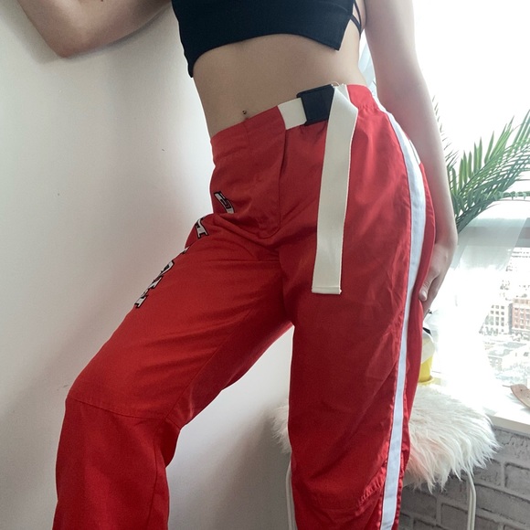 🚨Warning 🚨 Red cargo pants - Picture 4 of 10